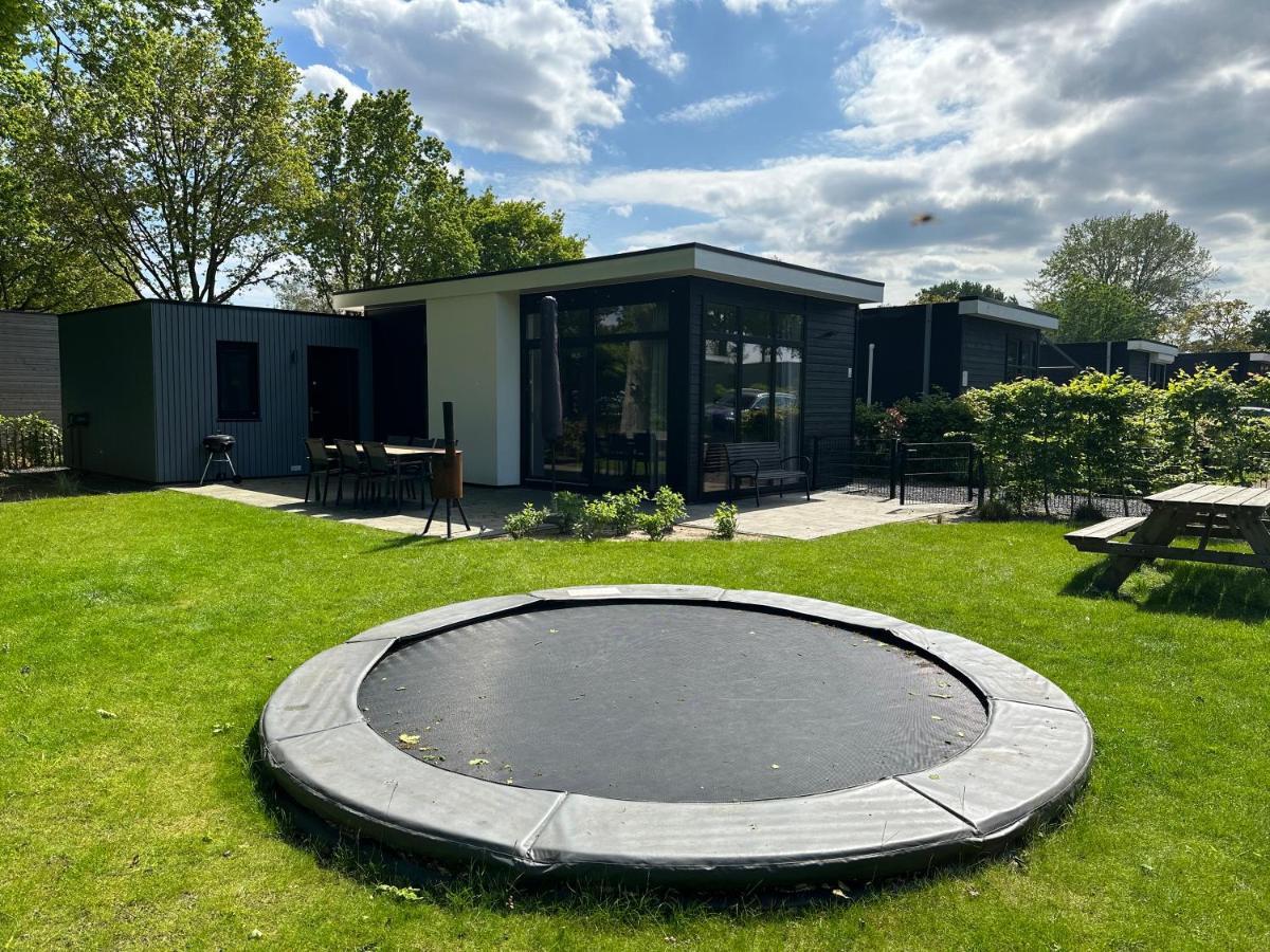 BadHoophuizen 6-per Bungalow Veluwemeer Trampoline Hulshorst Exterior foto